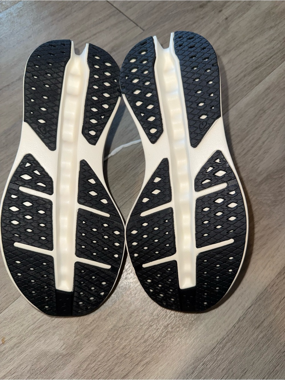 On Cloudsurfer Max White Running Sneakers - Picture 3 of 4